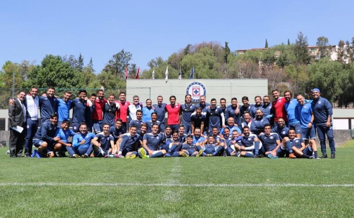 Desde cero Plantel de Cruz Azul se juramenta a salir del mal momento y se toman fotografía oficial