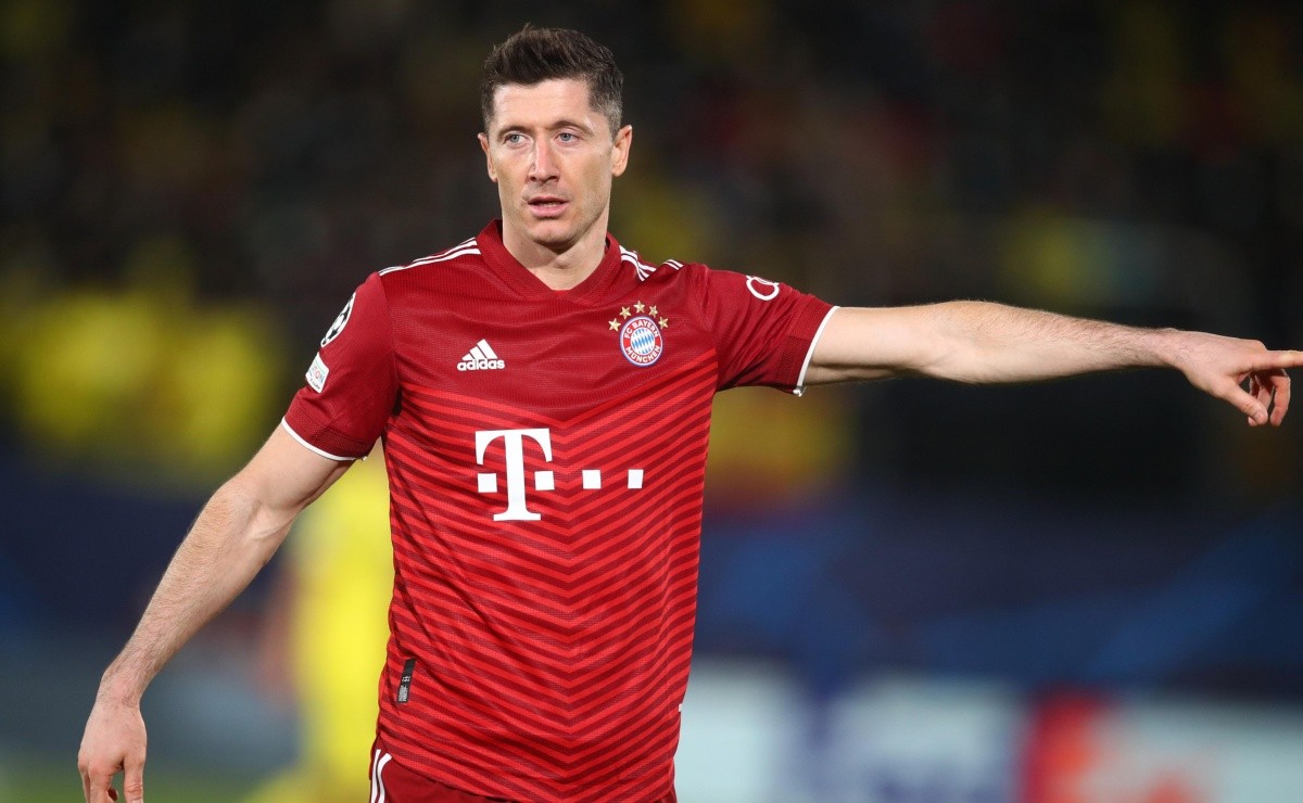 Barcelona le habría ofrecido un contrato millonario a Robert Lewandowski