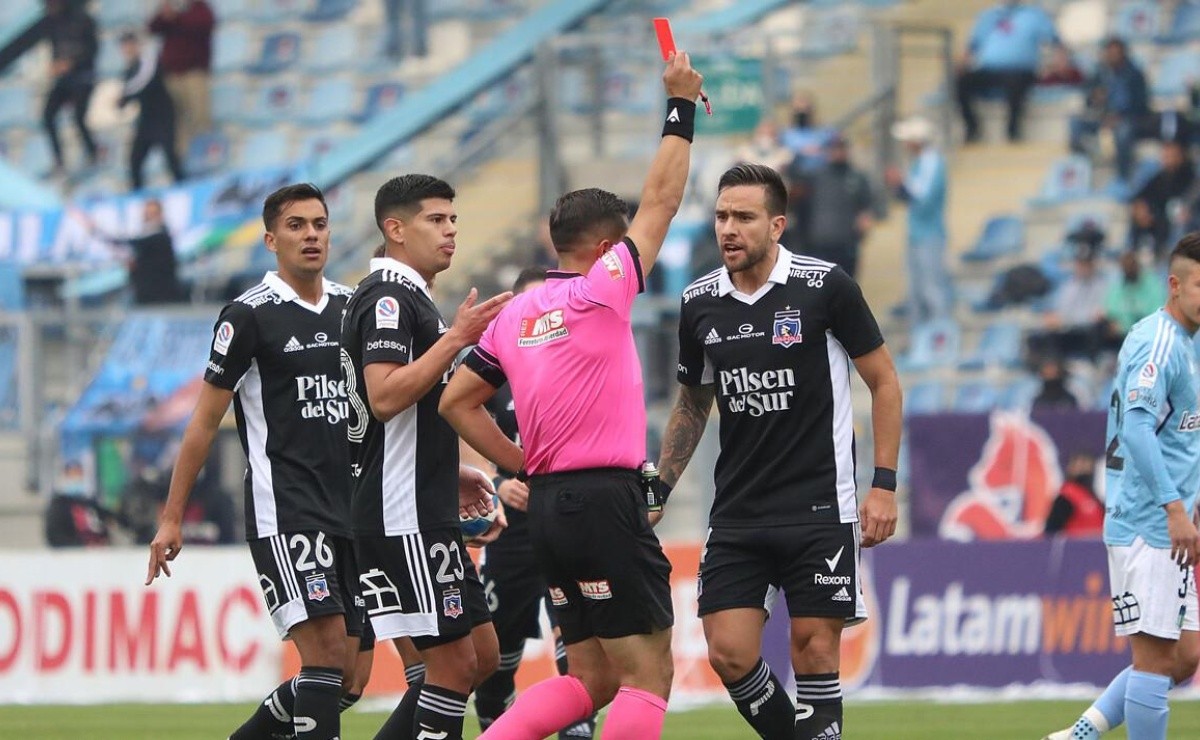 Pato Yáñez arde por la expulsión de Gabriel Costa en Colo Colo y explota contra el arbitraje chileno: 