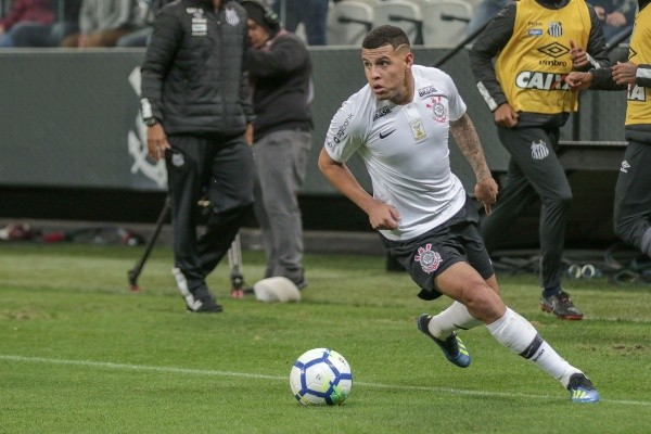 Corinthians Fecha Empr Stimo Do Lateral Sidcley Do D Namo De Kiev