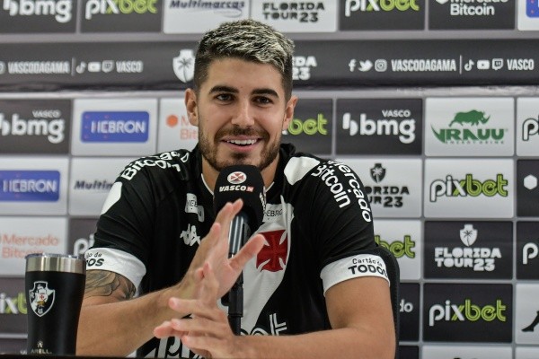 Thiago Rodrigues recebe decisão final do Vasco e futuro do goleiro é