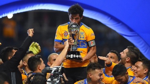 Damian Alvarez festejando el título de Tigres.