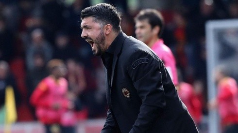 Gattuso grita en el encuentro que Milan le ganó a Bologna.