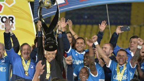 El técnico argentino alza el trofeo de Liga Águila 2017 II