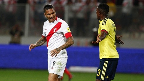 Paolo Guerrero, molesto durante el duelo ante Colombia.