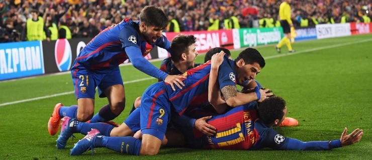 HISTORIA PURA. Neymar en medio de los festejos por la remontada al PSG, donde ahora buscará volver a dar el golpe.