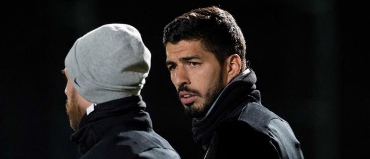 “¿ESTÁS SEGURO QUE NO NOS LLAMÓ, LIO?”. Postal del último entrenamiento del Barcelona antes de ir a Vigo.