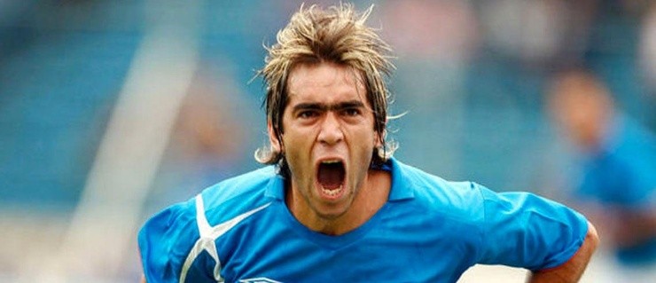 GRITO CEMENTERO. Delgado se llena la garganta de gol al festejar con Cruz Azul.