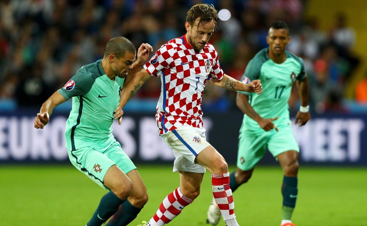 extraña camiseta de Croacia: ¿La usará contra Argentina el Mundial?