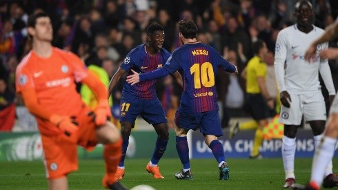 Dembélé festejando su gol con Lionel Messi de ayer.