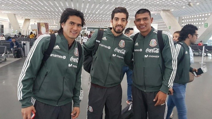 Los jugadores aterrizando en San José. (MiSeleccionMX)