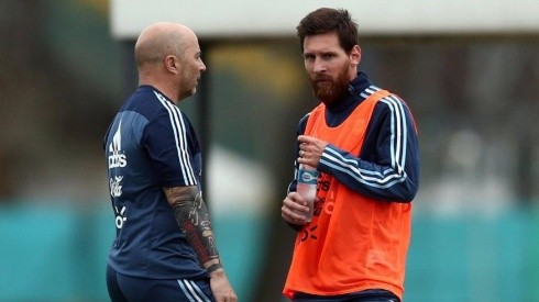 UNIDOS. Jorge Sampaoli y Lionel Messi durante el entrenamiento de la Selección Argentina.