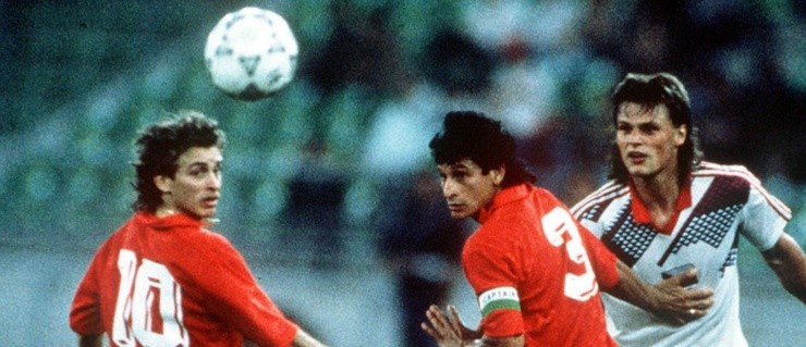 ITALIA &#039;90. Óscar Ramírez y Róger Flores ante Checoslovaquia.