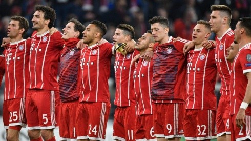 FELICES LOS ONCE. Los jugadores del Bayern Múnich ante su público tras la clasificación a semis.