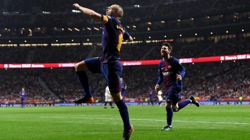 EL CEREBRO. Iniesta se conectó con Messi y clavó un golazo en la final de la Copa del Rey (Foto: Getty).