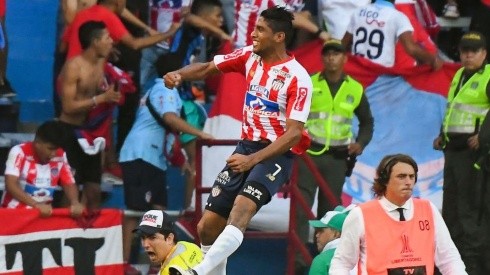 FESTEJA EL METROPOLITANO. Luis Carlos Ruiz celebra el 1-0 de Junior sobre Boca por la Libertadores.