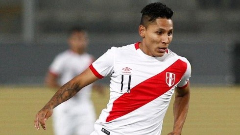 El delantero sueña con ganarse un lugar en el once titular de Perú.