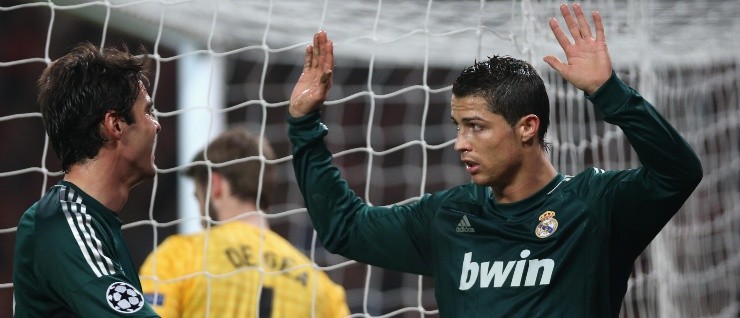PERDÓN. Cristiano Ronaldo tras marcarle al United por la Champions League en 2013 (Foto: Getty).