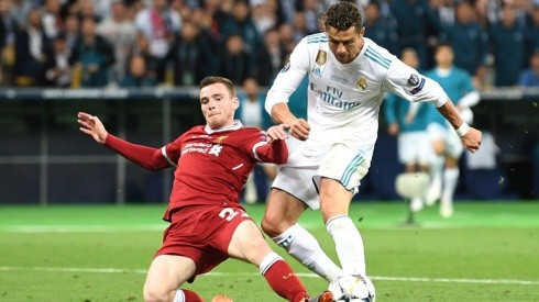 NO PUDO CONVERTIR. Cristiano Ronaldo es obstaculizado por el defensor del Liverpool en la final (Foto: Getty).