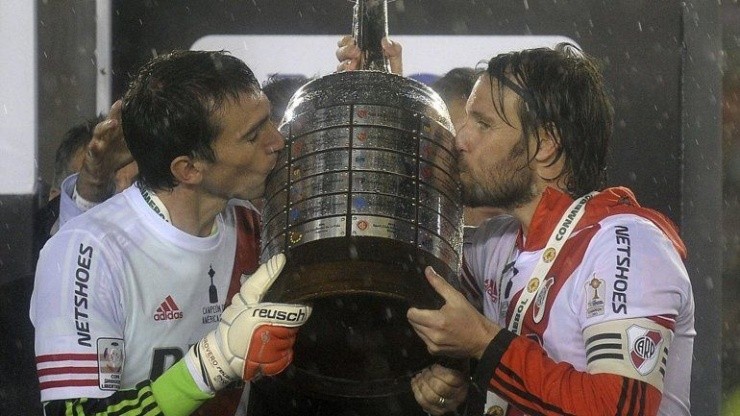 Barovero y Cavenaghi besando el anhelado de muchos