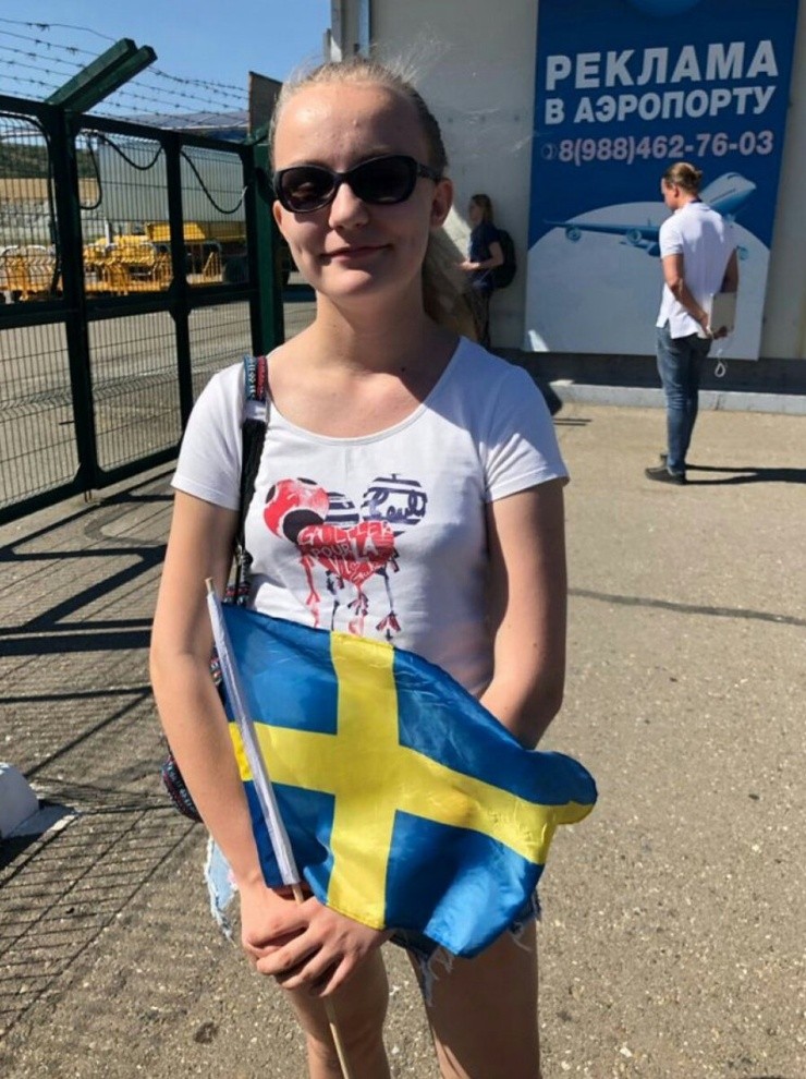 Margot, la única hincha que recibió a la Selección de Suecia