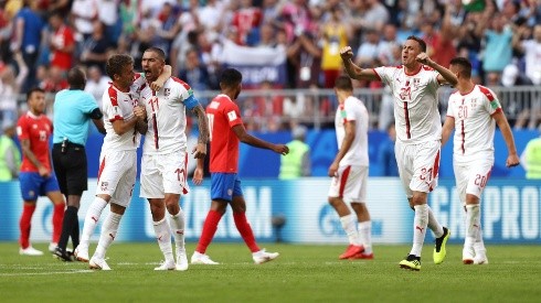 Serbia se sacó de encima a Costa Rica con un golazo de Kolarov