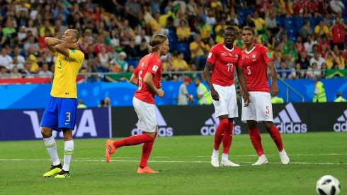 Foto de la Selección Suiza celebrando empate ante Brasil