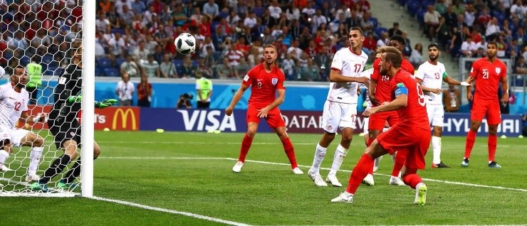 EL CAPITÁN. El momento exacto del cabezazo de Kane y el 2-1 de Inglaterra ante Túnez.