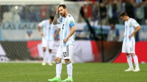 Foto de Lionel Messi muy triste con la Selección Argentina.