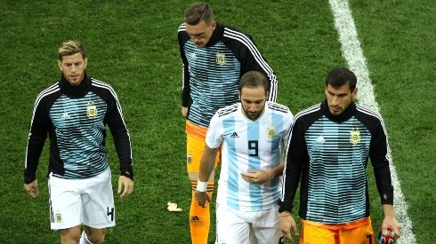 Foto de Gonzalo Higuaín y tres jugadores más de Argentina.