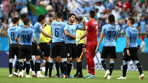 Uruguay y Rusia preparan sus equipos para quedarse con el Grupo A