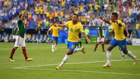 Neymar anotó su segundo gol en el Mundial y sacó a México de Rusia.