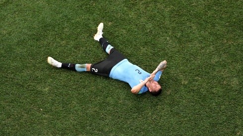 DESTRUIDO. La tristeza de José María Giménez tras la eliminación de Uruguay del Mundial (Foto: Getty).