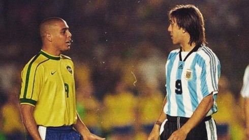 Ronaldo y Gabriel Batistuta, frente a frente.