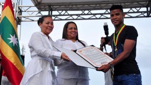 Wilmar Barrios fue homenajeado por una multitud de hinchas colombianos en Cartagena.