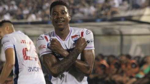 Pese a la derrota en el partido, el panameño celebró su estreno goleador