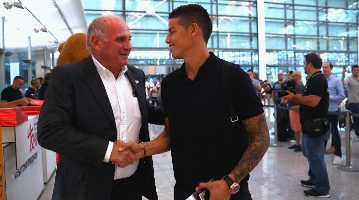 ¿A MÚNICH? Uli Hoeness junto a James Rodríguez en la pretemporada del año pasado (Foto: Getty).