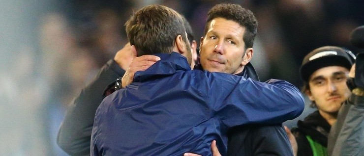 ENFRENTADOS. Simeone y Pochettino se saludan en la ICC de 2016 en un Atlético Madrid-Tottenham (Foto: Getty).