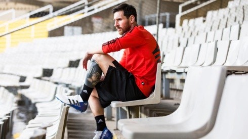 NUEVOS BOTINES. Lionel Messi con las botas del pack Team Mode.