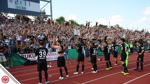 Eintracht Frankfurt agradeciendo a su afición.