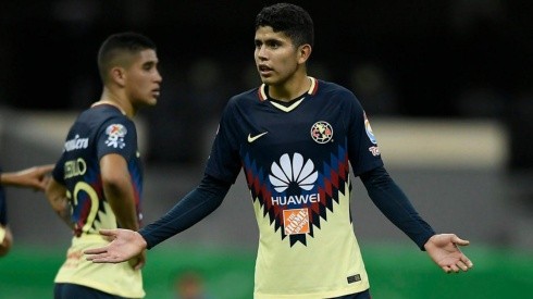 INSÓLITO. Otro zurdo que debió abandonar la cancha. (Foto: Mexsport).