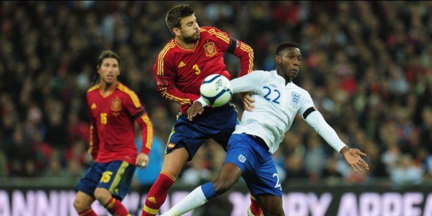 Футбол прямой английский. Испания и Англия картинки.