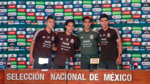 Roberto Alvarado, Edson Álvarez y Erick Aguirre fueron novateados.