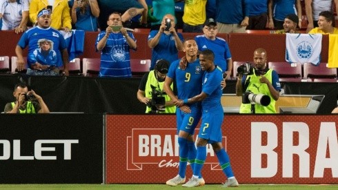 Brasil celebra una fácil victoria sobre El Salvador.