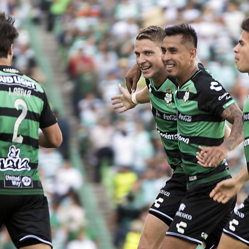 Golpeó el campeón: Santos Laguna tumbó a León y sigue peleando arriba