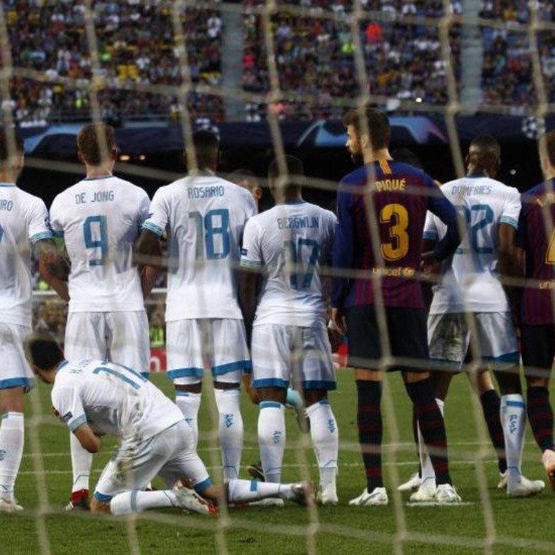 El homenaje del Chucky Lozano a Orbelín Pineda en pleno partido con Barcelona por Champions