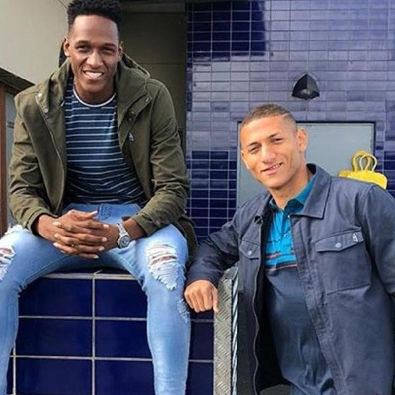 Yerry Mina ya le enseña a bailar al nuevo crack del Everton