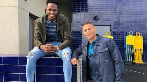 Yerry Mina ya le enseña a bailar al nuevo crack del Everton