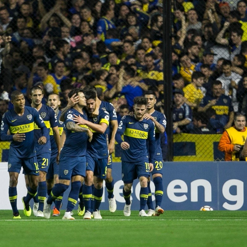 Para esto dejó Vélez: la foto de Zárate con la hinchada de Boca de fondo