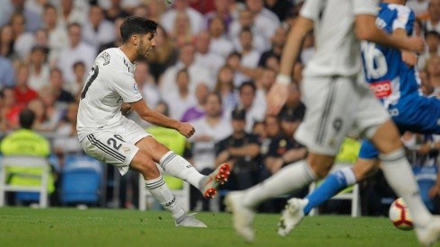 A COBRAR. El momento exacto del remate de Marco Asensio para el 1-0 del Real Madrid.